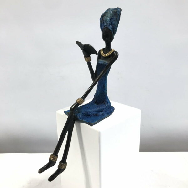Bronze-Skulptur Lesende Frau 25 cm blau