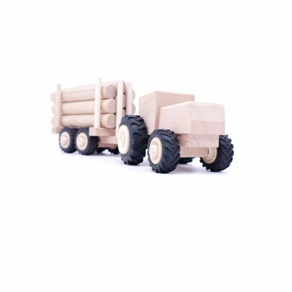 Traktor mit Holztransporter