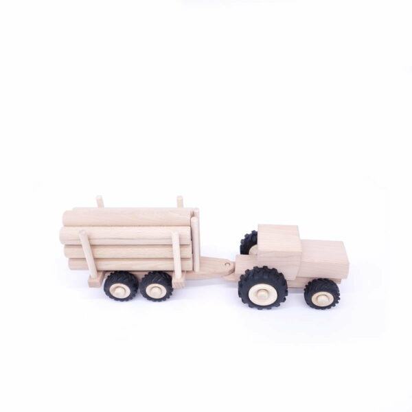 Traktor mit Holztransporter